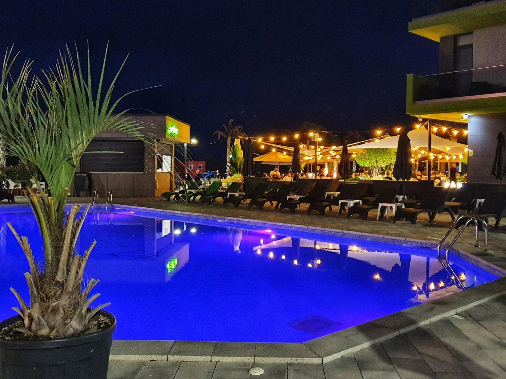 Purple Onyx - Pool & Spa Beach Resort Năvodari Exteriör bild